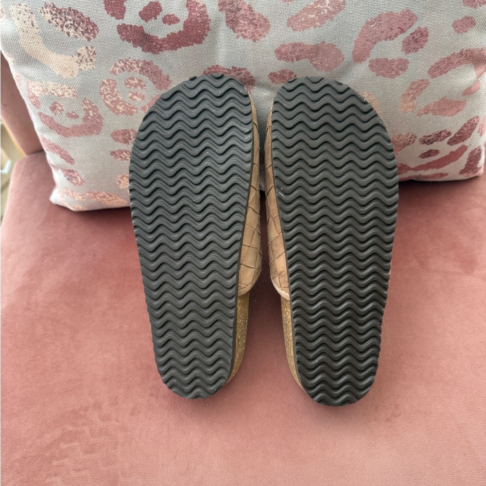 Steve Madden Tan Woven Leather Slippers 6.5 - Run small - Picture 3 of 5